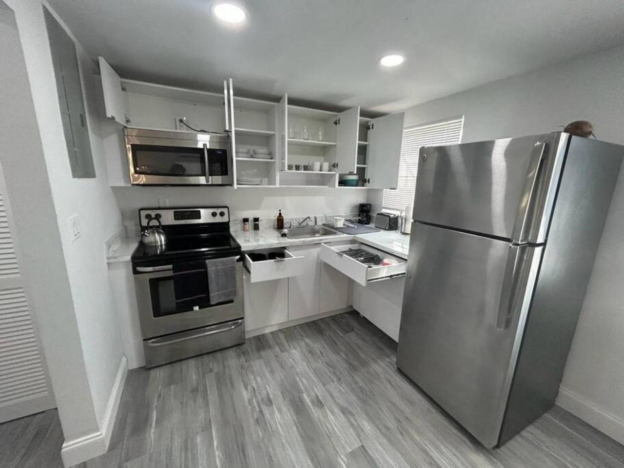 Fully Equipped Apartments With Parking Near Cocowalk Miami Extérieur photo
